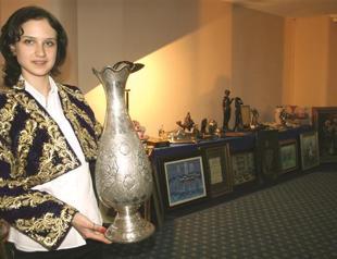 Jewelry sold better than art at auction