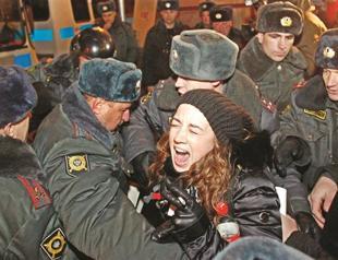 Putin vows to end police repression