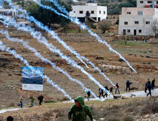 Israel shuts peace radio citing license issue