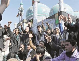 Afghans point at Pakistani group for bloody Ashura