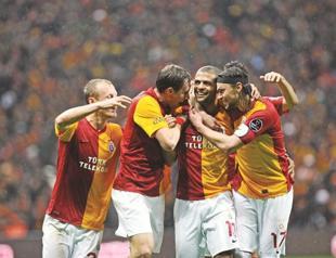 Lions record long-sought win over Fenerbahçe to go top