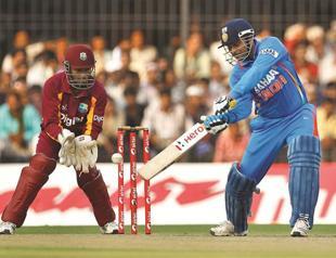 Record-breaking Sehwag powers India to 418-5