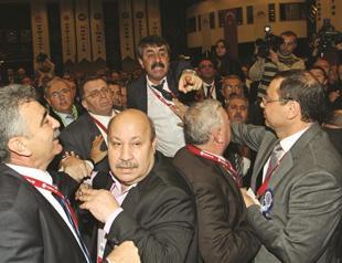 Brawl overshadows first day of Türk-İş congress