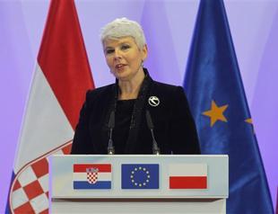 Croatia signs EU accession treaty
