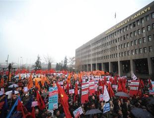 Crowd gathers to show support for arrested students