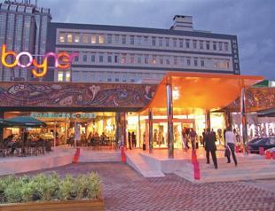 Retailer may become nonfood champ