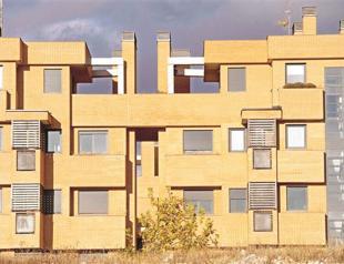 Spanish home loans slump to record low in eight years