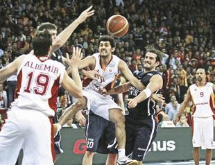 Two Turkish teams to clash on road to Final 4 in Istanbul