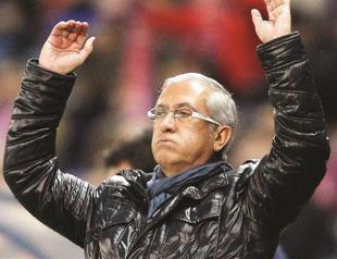 Pressure mounts over Manzano as Atletico loses to Betis