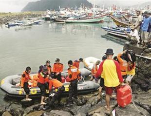 13 migrants rescued from capsized boat