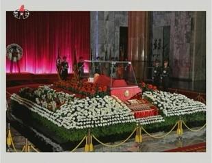 N. Korean TV shows Kims body lying in state