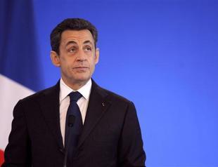 Sarkozy closes gap on rival as French poll nears