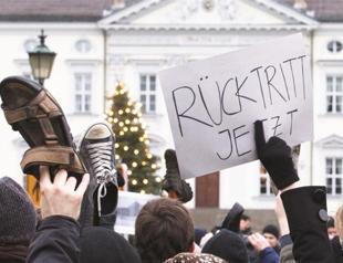 Opposition pressures Merkel on Wulff case