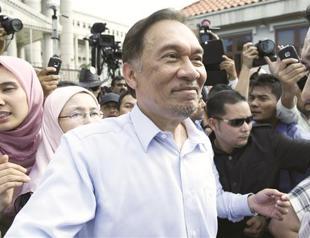 Anwar Ibrahim freed, vows to win elections