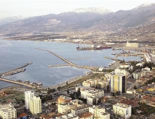 Gov’t urges firm to push harbor construction to bypass Syria
