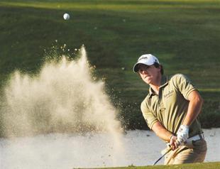Rory McIlroy grabs lead in Abu Dhabi