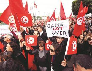 Thousands protest extremism in Tunis