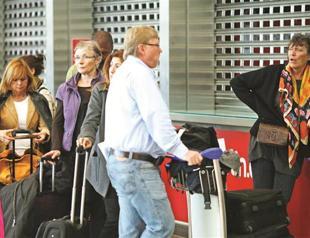 Spanair shut-down strands thousands of passengers