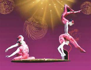 Chinese acrobats on western stage