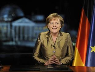 Merkel backs German president amid scandal