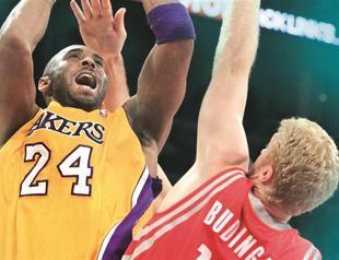 Kobe pours in 37 as Lakers down Rockets