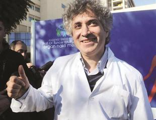 Transplant patient woken up by doctors successfully