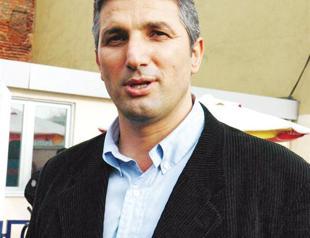 Journalists to remain under arrest