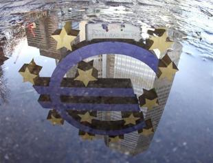 IMF chief says euro unlikely to vanish in 2012