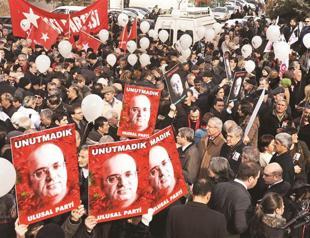 Journalist remembered on 19th year of assassination