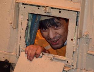 Hundreds of Kyrgyz prisoners sew lips shut in hunger strike