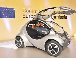 Fold-up car of the future unveiled