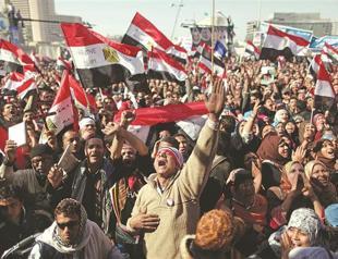 Egyptians honor revolution