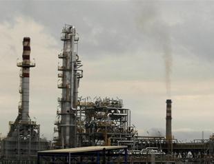 Iran may ban oil exports to Europe before July