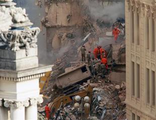 Building collapses in Brazils Rio de Janerio