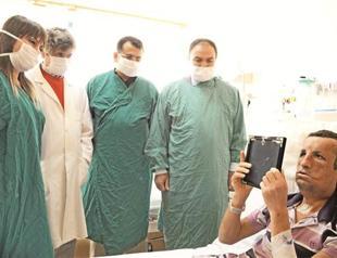 Transplant patient meets his new face