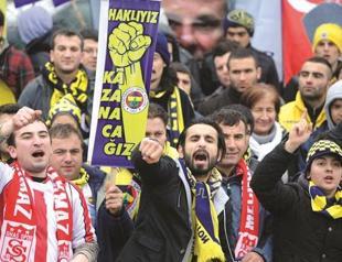 Landmark rigging case starts with stadium-like atmosphere