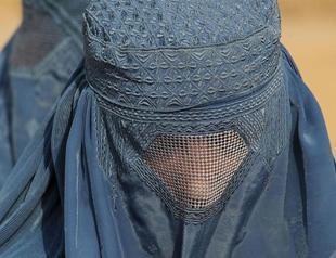 Afghan TV presenters told more veil, less make-up