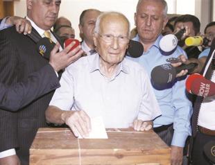 Coup leader Kenan Evren to stand trial