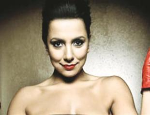 Alasya sings popular songs