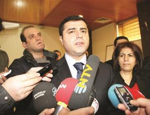 Kurds ask for rights amid 40 detentions