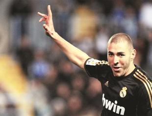 Keeper howler helps Real into Cup quarters