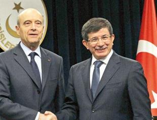 French law trying to ‘Nazify’ Turks: Davutoğlu