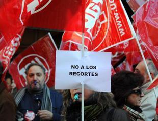 Spanish economy shrinks, sliding into recession