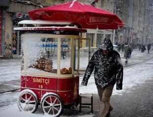 Blizzard grounds nearly 200 flights in Istanbul