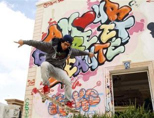 Tunisian rapper arrested over protest song