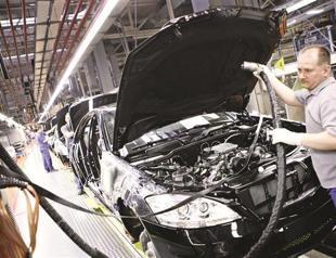 German retail sales dip, employment up