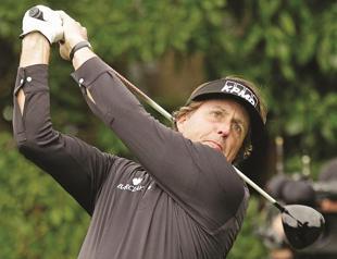Mickelson back to top of leaderboard