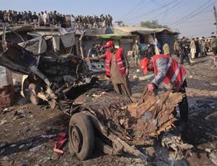 Suicide blast kills 23 Shiite Muslims in Pakistan