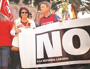 Big crowd protest labor law reforms in Madrid