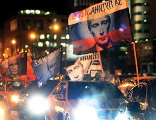 Rival Putin crowds rally across Russia